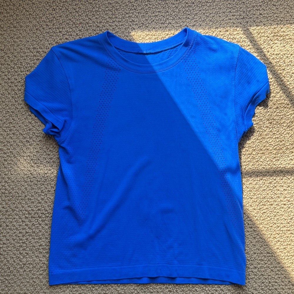 Lululemon Train to Be Tee size 6